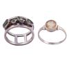 <span class='ref_item'>129 -</span> <span class="object_title">DOS SORTIJAS EN PLATA DE LEY 925 Y PIEDRAS DE COLOR</span>  <p><span class="technical_description">Lote de dos sortijas realizadas en plata de ley 925. Una un solitario con piedra amarilla y la otra con dos aros y 4 piedras verdes<br/>Medida Sortija: 15 solitario, 18 la otra</span><br>Peso: <span class="PESO_HCES1">8,10</span> <span class="PESOUMED_HCES1">gr.</span><br></p>