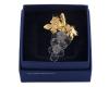 <span class='ref_item'>177 -</span> <span class="object_title">BROCHE RACIMO SVAROVSKI EN METAL CHAPADO EN ORO Y CRISTAL</span>  <p><span class="technical_description">Broche Svaroski realizado en metal chapado en oro. El colgante con forma de racimo de uvas realizadas en cristal de la marca. En su caja original<br/>Cierre: Aguja<br/>Medidas: 4 x3cm</span><br>Peso: <span class="PESO_HCES1">12,90</span> <span class="PESOUMED_HCES1">gr.</span><br></p>