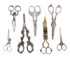 <span class='ref_item'>174 -</span> <span class="object_title">CONJUNTO DE SIETE TIJERAS EN METAL DE DIFERENTES TIPOS, S.XIX</span>   <p><span class="technical_description">Tres tijeras de costura decoradas con motivos vegetales y figura.<br/>Una despabiladera en metal. <br/>Unas pinzas decoradas con la figura de un mono.<br/>Dos tijeras de punta redonda decoradas con motivos decorativos. Una de ellas con contraste WASA SOLINGEN. <br/>Peso total: 360gr.</span><br></p>