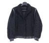<span class='ref_item'>269 -</span> <span class="object_title">CHAQUETÓN EN ASTRACÁN Y CUERO NEGRO</span>   <p><span class="technical_description">Chaquetón corto realizado en piel de astracán con aplicaciones en cuero negro. Hombrera media, bolsillos delanteros y solapa corta.<br/>Talla: 40 aprox</span><br></p>