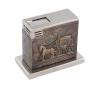 <span class='ref_item'>175 -</span> <span class="object_title">MECHERO EN GAS AUTOMÁTICO</span>   <p><span class="technical_description">Mechero con apertura de apoyo, con imagen en relieve de un carruaje tirado por caballos.</span><br><span class="ALTO_HCES1">6,50</span>x<span class="ANCHO_HCES1">7,50</span>x<span class="GRUESO_HCES1">4 </span><span class="GRUESOUMED_HCES1">cm.</span></p>