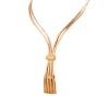 <span class='ref_item'>149 -</span> <span class="object_title">COLLAR-GARGANTILLA EN ORO 18KT, AÑOS 60</span>  <p><span class="technical_description">Collar-gargantilla realizado en oro de 18kt, años 60. Con doble linea compuesta por eslabones en forma de prisma rectangular. Unidos en el centro cuatro hilos terminados en borlones formados por cadenas a modo de flecos. En su estuche.<br/>Cierre: Caja con lengüeta y doble ocho de seguridad<br/>Longitud: 40cm</span><br>Peso: <span class="PESO_HCES1">77,90</span> <span class="PESOUMED_HCES1">gr.</span><br></p>