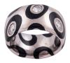 <span class='ref_item'>26 -</span> <span class="object_title">SORTIJA EN ORO 18KT, DIAMANTES Y ESMALTE</span>  <p><span class="technical_description">Sortija ancha realizada en oro de 18kt. Decorada con motivos ovalados en esmalte negro, y dentro de 3 de ellos, diamantes en talla brillante con peso total aprox 0.60ct<br/>Medida Sortija: 12</span><br>Peso: <span class="PESO_HCES1">21,80</span> <span class="PESOUMED_HCES1">gr.</span><br></p>