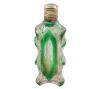 <span class='ref_item'>185 -</span> <span class="object_title">PERFUMERO EN CRISTAL TALLADO Y PLATA DE LEY 925, INGLATERRA, PP S.XX.</span>  <p><span class="technical_description">Perfumero realizado en cristal tallado y tintado en verde con decoraciones doradas de motivos vegetales. El tapón y la boquilla están realizados en plata de ley con contraste inglés. Presenta roturas en el cristal y abolladuras en la plata.<br/>Medidas: 8 x 3 x 2cm<br/>Peso bruto total: 64,6gr </span><br></p>