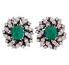 <span class='ref_item'>60 -</span> <span class="object_title">PENDIENTES EN ORO BICOLOR 18KT, ESMERALDAS Y DIAMANTES</span>  <p><span class="technical_description">Pareja de pendientes realizados en oro bicolor de 18kt. Con esmeraldas centrales en su talla rectangular engastadas en garras dobles en oro amarillo con peso total aprox 4c. Orla con forma de hojas con diamantes en talla brillante y peso total aprox 3.ct. <br/>Cierre: Omega</span><br>Peso: <span class="PESO_HCES1">18</span> <span class="PESOUMED_HCES1">gr.</span><br></p>