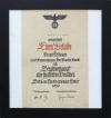 <span class='ref_item'>17 -</span> <span class="object_title">CERTIFICADO DE HONOR DE LAS JUVENTUDES ALEMANAS, BERLÍN 1939. </span>   <p><span class="technique_material">Impresión a color</span><br><span class="technical_description">Diploma otorgado a un miembro perteneciente a las juventudes nacionalsocialista tras su participación en el Concurso de Oficios celebrado en Berlín en 1939. Con firma de Dr. Robert Ley y del líder de las juventudes Baldur von Schirach, en la parte inferior. <br/>Enmarcado con cristal.<br/>Medidas con marco: 35x35cm</span><br></p>