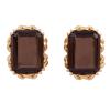 <span class='ref_item'>85 -</span> <span class="object_title">PENDIENTES EN ORO 18KT Y CUARZOS AHUMADOS</span>  <p><span class="technical_description">Pareja de pendientes realizados en oro de 18kt. Formados por cuarzos ahumados en talla esmeralda rectangular con peso total aprox 14ct. Caja de engaste calada<br/>Cierre: Omega</span><br>Peso: <span class="PESO_HCES1">11,80</span> <span class="PESOUMED_HCES1">gr.</span><br></p>