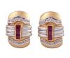<span class='ref_item'>131 -</span> <span class="object_title">PENDIENTES EN ORO BICOLOR 18KT, RUBÍES Y DIAMANTES</span>  <p><span class="technical_description">Pareja de pendientes realizados en oro bicolor de 18kt. Con rubíes en talla carré de peso total aprox 0.25ct y bandas de diamantes en talla brillante con peso total aprox 0.15ct<br/>Cierre: Omega</span><br>Peso: <span class="PESO_HCES1">5,40</span> <span class="PESOUMED_HCES1">gr.</span><br></p>