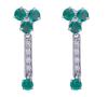<span class='ref_item'>113 -</span> <span class="object_title">PENDIENTES EN ORO BICOLOR 18KT, ESMERALDAS Y DIAMANTES</span>  <p><span class="technical_description">Pareja de pendientes realizados en oro bicolor de 18kt. Con esmeraldas en talla redonda de peso total aprox 0.50ct y diamantes en talla brillante con peso total aprox 0.10ct<br/>Cierre: Presión (en oro amarillo)<br/>Longitud: 1,5cm</span><br>Peso: <span class="PESO_HCES1">2,70</span> <span class="PESOUMED_HCES1">gr.</span><br></p>
