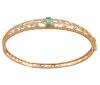 <span class='ref_item'>195 -</span> <span class="object_title">PULSERA RÍGIDA EN ORO 18KT, ESMERALDA Y DIAMANTES</span>  <p><span class="technical_description">Pulsera rígida calada realizada en oro de 18kt, con bisagra. Centro adornado por una esmeralda en talla oval con peso aprox 0.45ct y diamantes en talla brillante sobre hojas con vistas en blanco y peso total aprox 0.10ct<br/>Cierre: Caja con lengüeta y ocho de seguridad<br/>Medida oval interior: 6,5cm</span><br>Peso: <span class="PESO_HCES1">13,10</span> <span class="PESOUMED_HCES1">gr.</span><br></p>