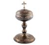 <span class='ref_item'>283 -</span> <span class="object_title">HOSTIARIO EN PLATA 925</span>  <p><span class="technical_description">Hostiario realizado en plata de ley 925 con interior dorado. Tapa con asidero en forma de cruz latina, copa lisa y vástago cilíndrico sobre gran base circular. Con contrastes de la época y cruz con número 88 en el interior.<br/>Medidas: 15 x 9cm<br/>Peso neto de plata: 251,6gr</span><br></p>
