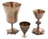 <span class='ref_item'>289 -</span> <span class="object_title">CONJUNTO DE TRES CÁLICES EN PLATA 925</span>  <p><span class="technical_description">Conjunto de tres cálices realizados en plata de ley. Uno con ornamentación de flores y hojas en la copa y base circular decorada en los bordes por motivos orgánicos. Otro con copa lisa, vástago cilíndrico con un disco central geométrico ornamentado por flores y base de seis pétalos, en uno de ellos grabados IHI. Y un último cáliz pequeño de copa y base lisos con hilos entorchados. Contrastes propios de la época<br/>Medidas: 13,5 cm x 8cm el grande, 10 x 5,5cm el mediano, 6 x 5cm el pequeño.<br/>Peso neto de la plata: 288,4gr</span><br></p>