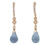 <span class='ref_item'>143 -</span> <span class="object_title">PENDIENTES EN ORO 18KT, TOPACIOS Y DIAMANTES</span>  <p><span class="technical_description">Pareja de pendientes con movimiento realizados en oro de 18kt. Formados por topacios azules en talla briolette con peso total aprox 2ct y en la parte superior diamantes en talla brillante con peso total aprox 0.20ct. <br/>Cierre: Presión<br/>Longitud: 3cm</span><br>Peso: <span class="PESO_HCES1">2,60</span> <span class="PESOUMED_HCES1">gr.</span><br></p>