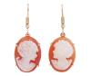 <span class='ref_item'>183 -</span> <span class="object_title">PENDIENTES EN ORO 18KT Y CAMAFEOS</span>  <p><span class="technical_description">Pareja de pendientes con movimiento realizados en oro de 18kt. Con camafeos colgantes en resina con busto clásico de dama<br/>Cierre: Gancho<br/>Longitud: 3cm</span><br>Peso: <span class="PESO_HCES1">3,30</span> <span class="PESOUMED_HCES1">gr.</span><br></p>