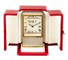<span class='ref_item'>263 -</span> <span class="object_title">RELOJ CARTIER MISTERIOSO DE SOBREMESA O VIAJE EN PLATA DE LEY. CUARZO</span>  <p><span class="technical_description">Reloj de sobremesa o viaje Cartier "Mystery Prism Silver Clock" realizado en plata de ley. Movimiento de cuarzo. El primer reloj misterioso fue creado en 1912 por Cartier, inspirándose en el trabajo del ilusionista y relojero Jean-Eugène Robert-Houdin. La esfera rectangular es visible o no dependiendo del ángulo de visión, mediante un sistema de reflexión por prismas y espejos de cristal. Nº 215402. En estado de marcha.<br/>Se acompaña de estuche original en piel roja.<br/>Medidas: 9,5 x 6 x 5,5cm</span><br>Peso: <span class="PESO_HCES1">818,60</span> <span class="PESOUMED_HCES1">gr.</span><br></p>