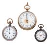 <span class='ref_item'>219 -</span> <span class="object_title">LOTE DE DOS RELOJES DE BOLSILLO Y UN PODÓMETRO</span>  <p><span class="technical_description">Lote compuesto por dos relojes de bolsillo y un podómetro realizados en acero pavonado. Los relojes con caja el grande de 34mm y el pequeño de 28mm. El podómetro marca A.P. CO. con caja de 44mm. Necesitan reparación</span><br>Peso: <span class="PESO_HCES1">99,50</span> <span class="PESOUMED_HCES1">gr.</span><br></p>