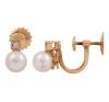 <span class='ref_item'>75 -</span> <span class="object_title">PENDIENTES EN ORO 18KT, DIAMANTES Y PERLA CULTIVADAS</span>  <p><span class="technical_description">Pareja de pendientes realizados en oro de 18kt. Formados por diamantes talla brillante con un peso total aprox 0.13ct, engastados sobre una base cuadrada con pestañas y perlas cultivadas calibradas aprox en 7,6mm. <br/>Cierre: Tornillo (apto para quien no tiene agujero en el lóbulo)</span><br>Peso: <span class="PESO_HCES1">6,10</span> <span class="PESOUMED_HCES1">gr.</span><br></p>