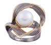<span class='ref_item'>167 -</span> <span class="object_title">SORTIJA EN PLATA 925 CON CHAPADO EN ORO Y PERLA CULTIVADA. JOYERÍA DE AUTOR, PIEZA ÚNICA</span>  <p><span class="technical_description">Sortija realizada en plata de ley 925 con contraste y partes chapadas en oro. Diseño calado con perla central cultivada calibrada aprox en 9,5mm<br/>Medida Sortija: 14</span><br>Peso: <span class="PESO_HCES1">8,80</span> <span class="PESOUMED_HCES1">gr.</span><br></p>