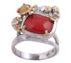 <span class='ref_item'>152 -</span> <span class="object_title">SORTIJA EN PLATA 925 CON CHAPADO EN ORO, CORAL, ÓPALO Y CITRINOS. JOYERÍA DE AUTOR, PIEZA ÚNICA</span>  <p><span class="technical_description">Sortija realizada en plata de ley 925 con contraste y partes chapadas en oro. Placa central en coral de peso aprox 2.10ct, ópalo en cabujón redondo con peso aprox 0.40ct y pequeños cuarzos citrinos con peso total aprox 0.03ct<br/>Medida Sortija: 16</span><br>Peso: <span class="PESO_HCES1">7,50</span> <span class="PESOUMED_HCES1">gr.</span><br></p>