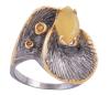 <span class='ref_item'>211 -</span> <span class="object_title">SORTIJA EN PLATA 925 CON CHAPADO EN ORO, ÓPALO Y ZAFIROS DORADOS. JOYERÍA DE AUTOR, PIEZA ÚNICA</span>  <p><span class="technical_description">Sortija realizada en plata de ley 925 con contraste y partes chapadas en oro. Ópalo en talla marquise con peso aprox 1.50ct y dos zafiros dorados de peso total aprox 0.03ct<br/>Medida Sortija: 16</span><br>Peso: <span class="PESO_HCES1">7,90</span> <span class="PESOUMED_HCES1">gr.</span><br></p>