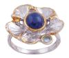 <span class='ref_item'>216 -</span> <span class="object_title">SORTIJA EN PLATA DE LEY CON CHAPADO EN ORO, ZAFIRO Y TOPACIO. JOYERÍA DE AUTOR, PIEZA ÚNICA</span>  <p><span class="technical_description">Sortija realizada en plata de ley 925 con contraste y partes chapadas en oro. Diseño de flor con zafiro central en cabujón oval de peso aprox 1.20ct y un topacio azul en talla redonda con peso aprox 0.16ct<br/>Medida Sortija: 12</span><br>Peso: <span class="PESO_HCES1">5,20</span> <span class="PESOUMED_HCES1">gr.</span><br></p>