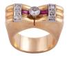 <span class='ref_item'>5 -</span> <span class="object_title">SORTIJA CHEVALIER EN ORO BICOLOR 18KT, RUBÍES SINTÉTICOS Y DIAMANTES</span>  <p><span class="technical_description">Sortija realizada en oro bicolor macizo de 18kt. Con diamantes en talla brillante con peso total aprox 0.30ct y dos rubíes sintéticos<br/>Medida Sortija: 10</span><br>Peso: <span class="PESO_HCES1">13,50</span> <span class="PESOUMED_HCES1">gr.</span><br></p>