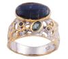<span class='ref_item'>227 -</span> <span class="object_title">SORTIJA EN PLATA 925 CON CHAPADO EN ORO, LABRADORITA Y ZAFIROS. JOYERÍA DE AUTOR, PIEZA ÚNICA</span>  <p><span class="technical_description">Sortija realizada en plata de ley 925 con contraste y partes chapadas en oro. Diseño calado con placa de labradorita y zafiros en verde y azul en talla redonda y oval con peso total aprox 0.12ct<br/>Medida Sortija: 16</span><br>Peso: <span class="PESO_HCES1">5</span> <span class="PESOUMED_HCES1">gr.</span><br></p>
