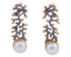 <span class='ref_item'>193 -</span> <span class="object_title">PENDIENTES EN PLATA 925 CON CHAPADO EN ORO Y PERLAS CULTIVADAS. JOYERÍA DE AUTOR, PIEZA ÚNICA</span>  <p><span class="technical_description">Pareja de pendientes realizados en plata de ley 925 con contraste y partes chapadas en oro. Largos y rígidos con diseño de ramitas y en su parte más baja, perlas cultivadas de color blanco calibradas aprox en 7mm.<br/>Cierre: Presión<br/>Longitud: 2,8cm</span><br>Peso: <span class="PESO_HCES1">4,90</span> <span class="PESOUMED_HCES1">gr.</span><br></p>