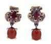 <span class='ref_item'>158 -</span> <span class="object_title">PENDIENTES EN PLATA 925 CON CHAPADO EN ORO Y GRANATES. JOYERÍA DE AUTOR, PIEZA ÚNICA</span>  <p><span class="technical_description">Pareja de pendientes realizados en plata de ley 925 con contraste y partes chapadas en oro. Parte superior en forma de flor adornada por granates en talla perilla y redonda con peso total aprox 0.45ct y en la parte colgante cabujones ovales de granates espesantina con peso total aprox 4ct.<br/>Cierre: Omega<br/>Longitud: 2,5cm</span><br>Peso: <span class="PESO_HCES1">7,30</span> <span class="PESOUMED_HCES1">gr.</span><br></p>