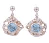 <span class='ref_item'>55 -</span> <span class="object_title">PENDIENTES EN PLATA 925 Y TOPACIOS. JOYERÍA DE AUTOR, PIEZA ÚNICA</span>  <p><span class="technical_description">Pareja de pendientes realizados en plata de ley 925, con contraste. Topacios swiss blue en talla redonda, engastado en chatón con peso total aprox 2.20ct.<br/>Cierre: Presión<br/>Longitud: 2cm</span><br>Peso: <span class="PESO_HCES1">6</span> <span class="PESOUMED_HCES1">gr.</span><br></p>