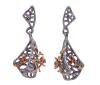 <span class='ref_item'>99 -</span> <span class="object_title">PENDIENTES EN PLATA 925 CON CHAPADO EN ORO Y AMATISTAS. JOYERÍA DE AUTOR, PIEZA ÚNICA</span>  <p><span class="technical_description">Pareja de pendientes realizados en plata de ley 925 con contraste y partes chapadas en oro. Largos con movimiento, calados y con detalles de flores adornados por amatistas en talla redonda con peso total aprox 0.02ct.<br/>Cierre: Presión<br/>Longitud: 3,5cm</span><br>Peso: <span class="PESO_HCES1">5,30</span> <span class="PESOUMED_HCES1">gr.</span><br></p>