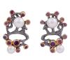 <span class='ref_item'>235 -</span> <span class="object_title">PENDIENTES EN PLATA 925 CON CHAPADO EN ORO, AMATISTAS Y PERLAS CULTIVADAS. JOYERÍA DE AUTOR, PIEZA ÚNICA</span>  <p><span class="technical_description">Pareja de pendientes realizadas en plata de ley 925 con contraste y partes chapadas en oro. Con amatistas en tallas redondas de peso total aprox 0.20ct y 4 perlas cultivadas de color blanco calibradas aprox entre 4-5mm.<br/>Cierre: Presión</span><br>Peso: <span class="PESO_HCES1">4,40</span> <span class="PESOUMED_HCES1">gr.</span><br></p>