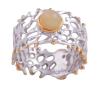 <span class='ref_item'>201 -</span> <span class="object_title">SORTIJA EN PLATA 925 CON CHAPADO EN ORO Y ÓPALO. JOYERÍA DE AUTOR, PIEZA ÚNICA</span>  <p><span class="technical_description">Sortija realizada en plata de ley 925 con contraste y partes chapadas en oro. Ancha con diseño calado, está adornada por un ópalo en cabujón esférico con peso aprox 0.65ct<br/>Medida Sortija: 18</span><br>Peso: <span class="PESO_HCES1">4,50</span> <span class="PESOUMED_HCES1">gr.</span><br></p>