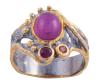<span class='ref_item'>192 -</span> <span class="object_title">SORTIJA EN PLATA 925 CON CHAPADO EN ORO, RUBÍES Y ZAFIRO FANCY. JOYERÍA DE AUTOR, PIEZA ÚNICA</span>  <p><span class="technical_description">Sortija realizada en plata de ley 925 con contraste y partes chapadas en oro. Rubí central en cabujón oval con peso aprox 1.10ct y otro más pequeño en talla redonda con peso aprox 0.08ct, junto a un zafiro fancy en talla redonda con peso aprox 0.05ct<br/>Medida Sortija: 15</span><br>Peso: <span class="PESO_HCES1">5,80</span> <span class="PESOUMED_HCES1">gr.</span><br></p>