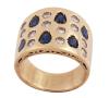 <span class='ref_item'>132 -</span> <span class="object_title">SORTIJA EN ORO 18KT, ZAFIROS Y DIAMANTES</span>  <p><span class="technical_description">Sortija ancha realizada en oro macizo de 18kt. Adornada por zafiros en talla perilla con peso total aprox 1.96ct y diamantes en talla brillante con peso total aprox 1.10ct. Se acompaña de garantía de compra<br/>Medida Sortija: 17</span><br>Peso: <span class="PESO_HCES1">16,80</span> <span class="PESOUMED_HCES1">gr.</span><br></p>