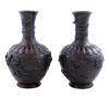 <span class='ref_item'>184 -</span> <span class="object_title">PAREJA DE JARRONES EN BRONCE REPUJADO</span>   <p><span class="technical_description">Tallado con motivos florales y animales.<br/>Medidas: 31 x 10cm</span><br></p>