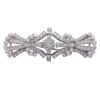 <span class='ref_item'>185 -</span> <span class="object_title">BROCHE EN ORO 18KT YDIAMANTES </span>  <p><span class="technical_description">Broche realizado en oro de 18kt. Rosetón central e hileras cuajadas por diamantes en talla brillante engastados en grano y garras, con peso total aprox 5.30ct <br/>Cierre: Aguja con rosca<br/>Medidas: 6 x 2cm</span><br>Peso: <span class="PESO_HCES1">19,10</span> <span class="PESOUMED_HCES1">gr.</span><br></p>