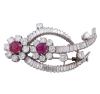 <span class='ref_item'>277 -</span> <span class="object_title">BROCHE EN PLATINO, RUBÍES Y DIAMANTES</span>  <p><span class="technical_description">Broche realizado en platino. Diseño de ramillete floral  con dos rubíes en talla redonda de peso total aprox 2.80ct y diamantes en talla brillante y baguette con peso total aprox 7.62ct. <br/>Cierre: Doble aguja con canutillo<br/>Medidas: 5,5 x 3cm</span><br>Peso: <span class="PESO_HCES1">25,10</span> <span class="PESOUMED_HCES1">gr.</span><br></p>