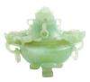 <span class='ref_item'>195 -</span> <span class="object_title">ÁNFORA CHINA EN JADEÍTA VERDE TALLADA</span>   <p><span class="technical_description">Pequeña ánfora con tapa tallada en dos partes, está decorada con cabezas de dragón en laterales y tapa.<br/>El cuerpo y tapa contienen anillas. <br/>Acompaña certificado gemológico Nº FI/07203<br/>Medidas: 15,5x14,5cm</span><br></p>