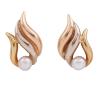 <span class='ref_item'>201 -</span> <span class="object_title">PENDIENTES EN ORO TRICOLOR 18KT Y PERLAS CULTIVADAS</span>  <p><span class="technical_description">Pareja de pendientes realizados en oro tricolor de 18kt con perlas cultivadas de color blanco calibradas aprox en 4,5mm<br/>Cierre: Ballestilla</span><br>Peso: <span class="PESO_HCES1">1,90</span> <span class="PESOUMED_HCES1">gr.</span><br></p>