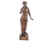 <span class='ref_item'>172 -</span> <span class="object_title">REPRODUCCIÓN "VENUS DE HERRAMÉLLURI"</span>   <p><span class="technique_material">Bronce dorado</span><br><span class="technical_description">Representa la estatuilla romana del siglo II d.C de Venus de Libia o de Herramélluri, presente en la colección del Museo arqueológico de La Rioja. <br/>Con inscripción "Venus de Herramélluri".<br/>Medidas: 20x4cm</span><br></p>