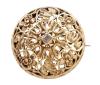 <span class='ref_item'>238 -</span> <span class="object_title">BROCHE VINTAGE EN ORO BAJO Y DIAMANTE</span>  <p><span class="technical_description">Broche vintage realizado en oro bajo. Con forma circular calada y un diamante central en talla rectangular con peso aprox 0.02ct<br/>Cierre: Aguja con mecanismo de seguridad<br/>Diámetro: 3cm</span><br>Peso: <span class="PESO_HCES1">6,20</span> <span class="PESOUMED_HCES1">gr.</span><br></p>