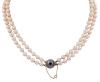 <span class='ref_item'>120 -</span> <span class="object_title">COLLAR DE PERLAS CULTIVADAS Y BROCHE EN ORO BICOLOR 18KT, MARCASITA Y DIAMANTES</span>  <p><span class="technical_description">Collar con dos hilos de perlas cultivadas en color blanco calibradas aprox en 6,5-9mm. Broche realizado en oro bicolor de 18kt con una marcasita y diamantes en talla rosa con peso aprox 0.08ct<br/>Cierre: Caja con lengüeta y cadena de seguridad<br/>Longitud: 45cm</span><br>Peso: <span class="PESO_HCES1">68,70</span> <span class="PESOUMED_HCES1">gr.</span><br></p>