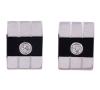 <span class='ref_item'>140 -</span> <span class="object_title">PENDIENTES EN ORO 18KT, ÓNIX Y DIAMANTES</span>  <p><span class="technical_description">Pareja de pendientes realizados en oro de 18kt. Diseño geométrico con placa central de ónix y diamantes en talla brillante con un peso total aprox de 0.20ct<br/>Cierre: Presión en oro amarillo</span><br>Peso: <span class="PESO_HCES1">5,50</span> <span class="PESOUMED_HCES1">gr.</span><br></p>