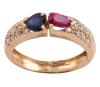 <span class='ref_item'>175 -</span> <span class="object_title">SORTIJA EN ORO 18KT, RUBÍ, ZAFIRO Y DIAMANTES</span>  <p><span class="technical_description">Sortija realizada en oro de 18kt. Centro adornado por un rubí en talla perilla con peso aprox 0.30ct y un zafiro en talla corazón con peso aprox 0.35ct. Acompañados de cuajado de diamantes en talla brillante con peso total aprox 0.20ct<br/>Medida Sortija: 14</span><br>Peso: <span class="PESO_HCES1">4,30</span> <span class="PESOUMED_HCES1">gr.</span><br></p>