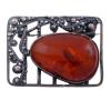 <span class='ref_item'>17 -</span> <span class="object_title">BROCHE EN PLATA 925 Y SÍMIL DE ÁMBAR</span>  <p><span class="technical_description">Broche vintage realizado en plata de ley 925. Forma rectangular con un cabujón de imitación de ámbar engastado en bisel.<br/>Cierre: Aguja con mecanismo de seguridad<br/>Medidas: 3,8 x 3cm</span><br>Peso: <span class="PESO_HCES1">11,40</span> <span class="PESOUMED_HCES1">gr.</span><br></p>