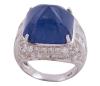 <span class='ref_item'>167 -</span> <span class="object_title">SORTIJA EN ORO 18KT, ZAFIRO Y DIAMANTES</span>  <p><span class="technical_description">Sortija realizada en oro de 18kt. Con gran zafiro de origen Sri Lanka en talla piramidal con peso aprox 20.80ct. En hombros y perfil diamantes en talla brillante y baguette con peso total aprox 2.80ct. Se acompaña de copia de certificado GFCO AU177F<br/>Medida Sortija: 12<br/>RefC 11335</span><br>Peso: <span class="PESO_HCES1">13,10</span> <span class="PESOUMED_HCES1">gr.</span><br></p>