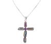 <span class='ref_item'>222 -</span> <span class="object_title">COLGANTE CRUZ Y CORDÓN EN PLATA, AMATISTA Y NÁCAR</span>  <p><span class="technical_description">Colgante en forma de cruz latina realizado en plata de ley 925 formado por placas de nácar de colores grises tornasolados con amatista central en talla redonda con peso aprox 1.15ct. Cadena de eslabón rectangular realizada en plata 835.<br/>Cierre: Reasa<br/>Medidas: 40cm la cadena, 8,5 x 5cm el colgante<br/>Ref 5770</span><br>Peso: <span class="PESO_HCES1">21,70</span> <span class="PESOUMED_HCES1">gr.</span><br></p>