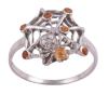 <span class='ref_item'>12 -</span> <span class="object_title">SORTIJA EN PLATA 925, ZAFIRO DORADO, CITRINOS Y DIAMANTES BROWN</span>  <p><span class="technical_description">Sortija realizada en plata de ley 925. Con forma de tela de araña adornada por cuarzos citrinos en talla redonda con peso total aprox 0.06ct, un zafiro dorado en talla redonda con peso aprox 0.04ct y diamantes brown en talla 8/8 con peso total aprox 0.04ct<br/>Medida Sortija: 15<br/>RefC 8014</span><br>Peso: <span class="PESO_HCES1">2,10</span> <span class="PESOUMED_HCES1">gr.</span><br></p>