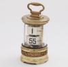 <span class='ref_item'>111 -</span> <span class="object_title">RELOJ SUIZO DE SOBREMESA FITCH DE PALANCA DE LATÓN Y PLATINO CON MOVIMIENTO ALTERNATIVO. S.XIX</span>   <p><span class="technical_description">Horas y minutos por salto de ventanilla. Fanal de metacrilato, antiguamente de cristal. Acción por cuerda en la parte inferior. <br/>En estado de marcha. Con llave</span><br><span class="PESO_HCES1">1090 </span><span class="PESOUMED_HCES1">gr.</span><br><span class="ALTO_HCES1">17 </span><span class="ALTOUMED_HCES1">cm.</span></p>
